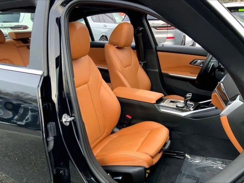 Used 2022 BMW 330i xDrive Sedan w/ Premium Package image 8