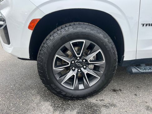 Used 2021 Chevrolet Tahoe Z71 w/ Z71 Signature Package image 27