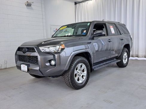Used 2018 Toyota 4Runner SR5 AWD/4WD image 2