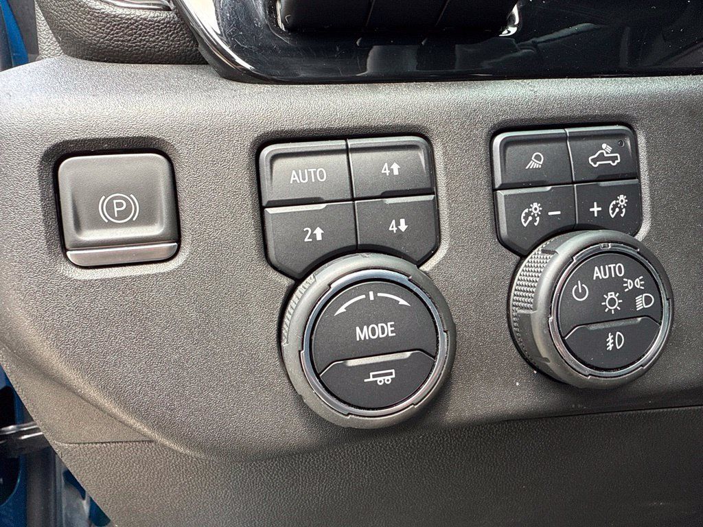 Used 2022 Chevrolet Silverado 1500 ZR2 w/ Technology Package AWD/4WD image 20