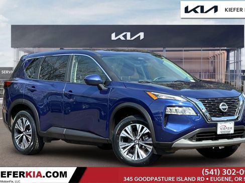 Used 2023 Nissan Rogue SV image 1