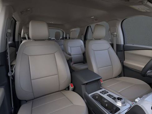 Used 2024 Ford Explorer XLT w/ Equipment Group 202A image 10