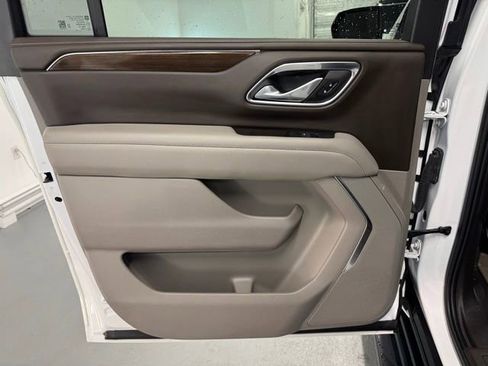 Used 2022 GMC Yukon XL SLE image 8