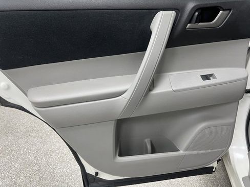 Used 2013 Toyota Highlander Plus image 45