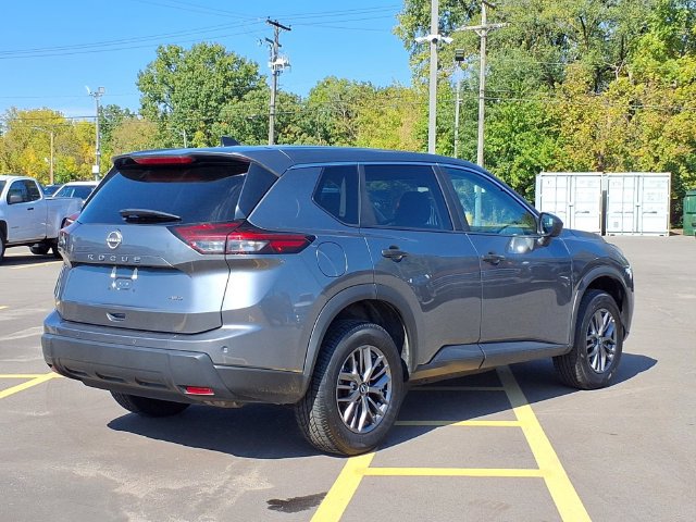 Used 2024 Nissan Rogue S AWD/4WD image 2