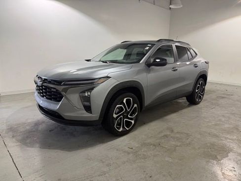 Certified 2024 Chevrolet Trax RS w/ Driver Confidence Package image 3