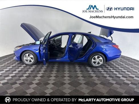 Used 2021 Hyundai Elantra SE image 9