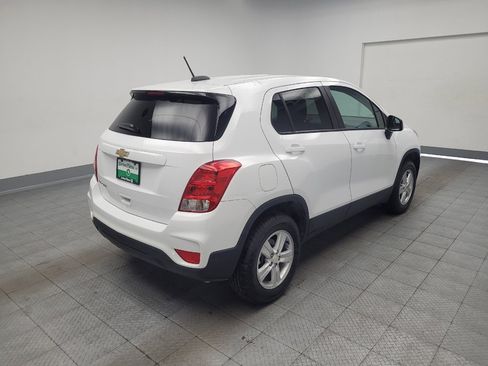 Used 2022 Chevrolet Trax LS w/ Tint and Cruise Package AWD/4WD image 9