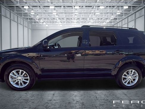 Used 2017 Dodge Journey SXT w/ Comfort/Convenience Group image 2