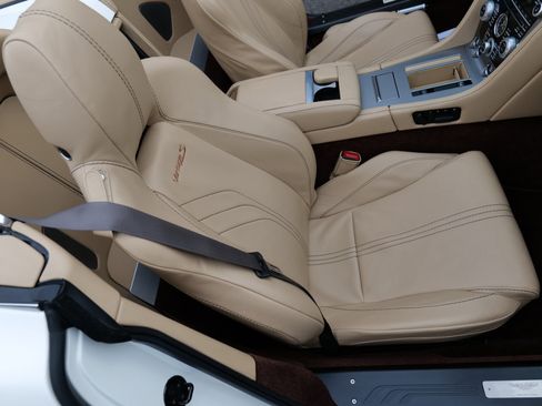 Used 2015 Aston Martin V8 Vantage S image 32