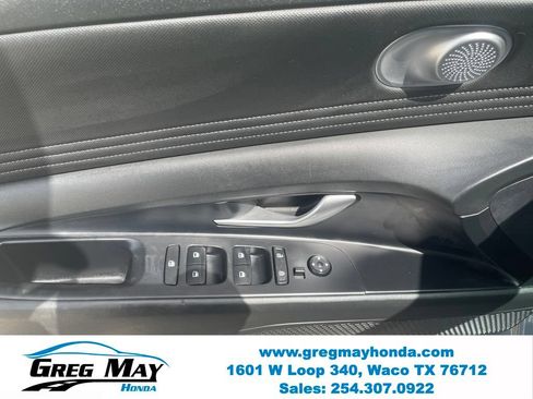Used 2022 Hyundai Elantra SEL w/ Convenience Package FWD image 11