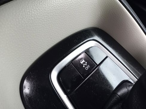 Used 2025 Toyota Corolla LE w/ Convenience Package image 19