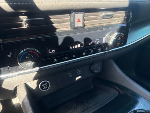 Used 2022 Nissan Rogue SV w/ SV Premium Package image 39