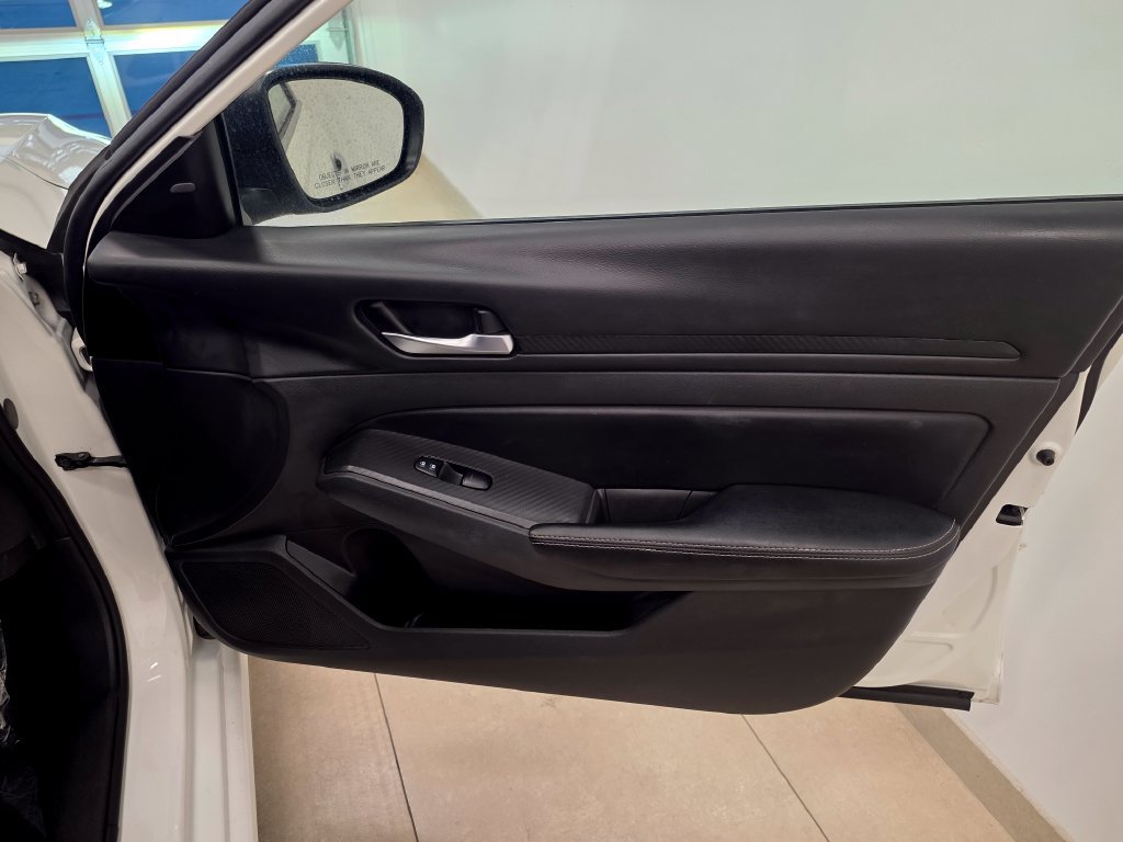 Used 2024 Nissan Altima 2.5 SV FWD image 20