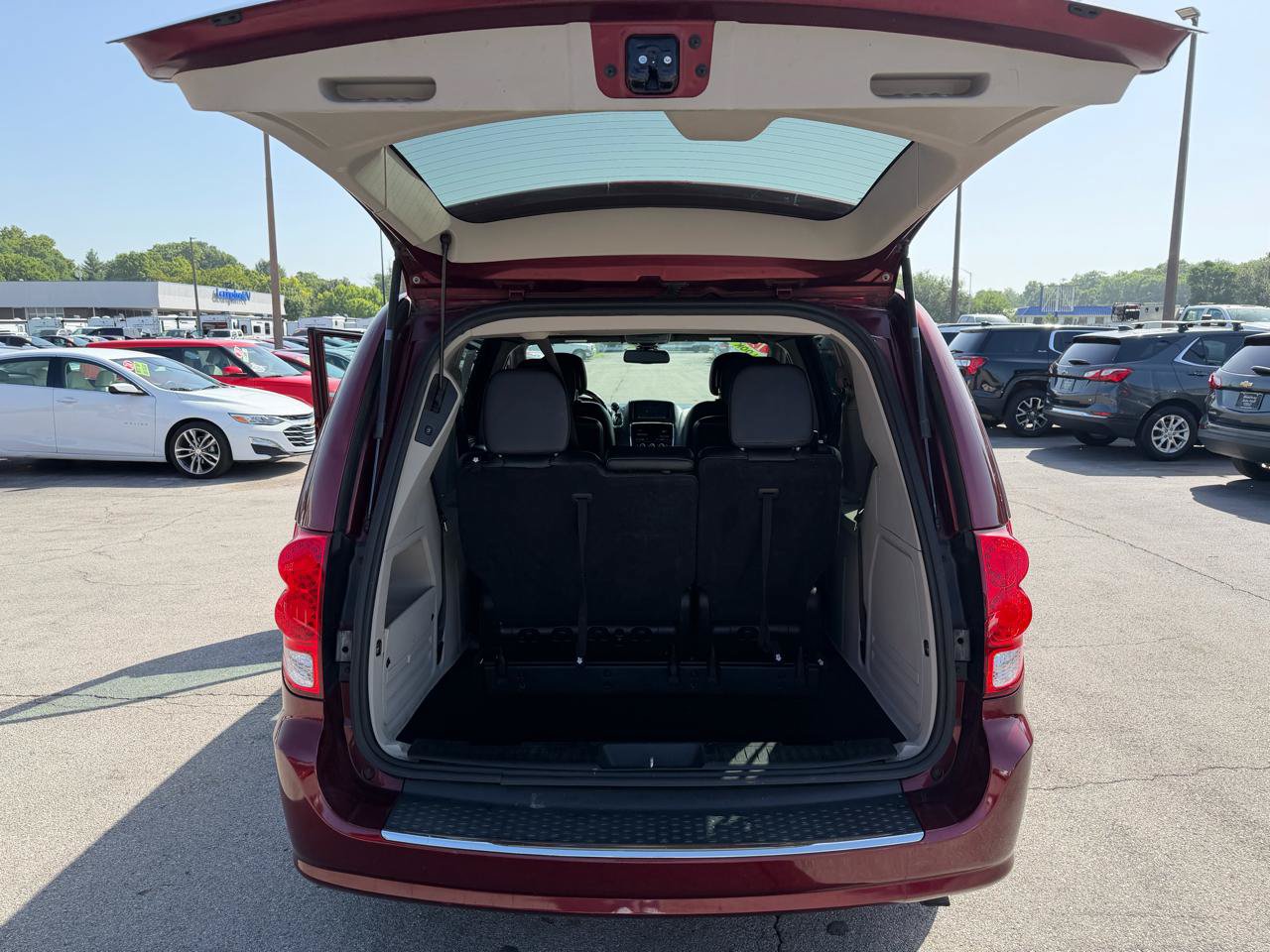Used 2019 Dodge Grand Caravan SXT FWD image 12