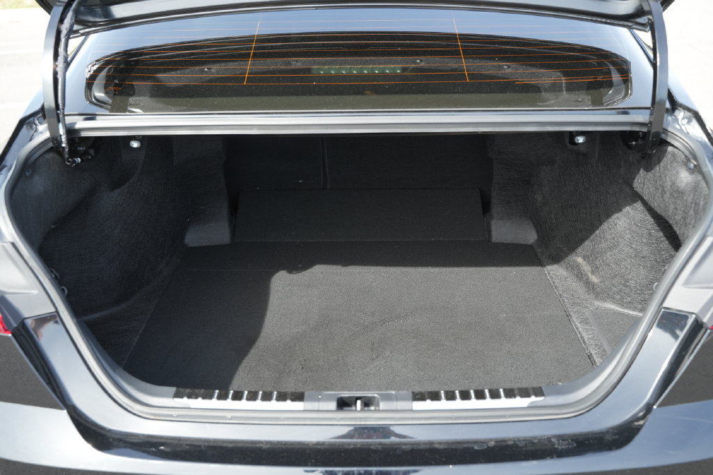 Used 2025 Toyota Camry XSE FWD image 18