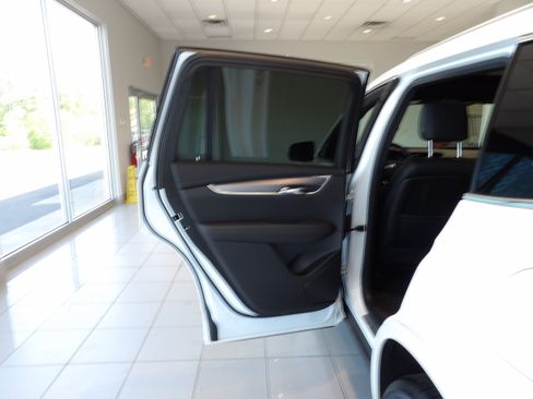 Used 2025 Cadillac XT6 Luxury AWD/4WD image 19