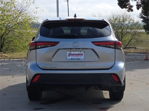 Used 2023 Toyota Highlander L image 7