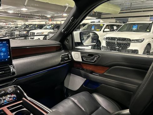Used 2023 Lincoln Navigator L Reserve AWD/4WD image 27