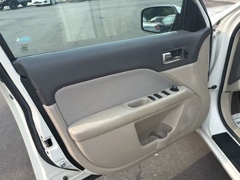 Used 2010 Ford Fusion SE FWD image 11