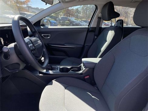 New 2025 Kia K4 LXS image 24