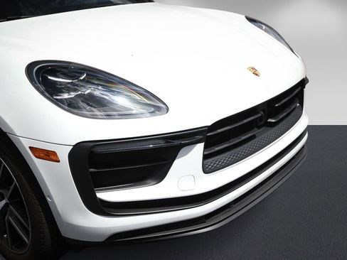 Used 2024 Porsche Macan image 10