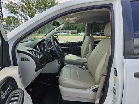 Used 2019 Dodge Grand Caravan SE w/ Power Convenience Group I FWD image 27