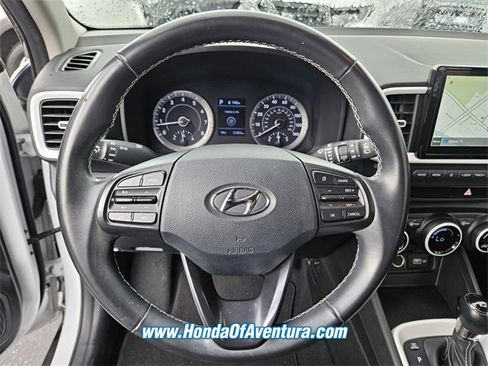Used 2022 Hyundai Venue Limited image 18