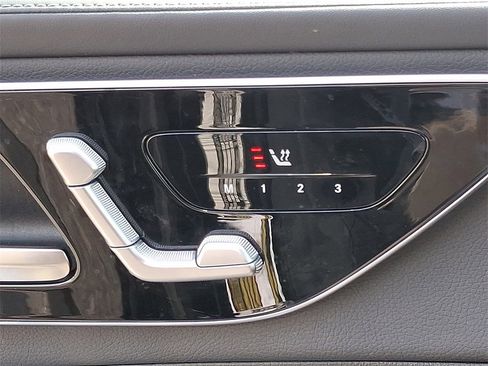 Used 2024 Mercedes-Benz GLC 300 4MATIC image 23