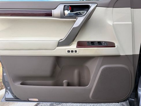 Used 2016 Lexus GX 460 w/ Premium Package image 43