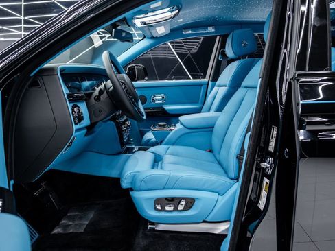Used 2025 Rolls-Royce Phantom Sedan RWD image 41