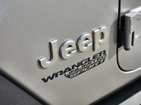 Used 2020 Jeep Wrangler Unlimited Sport S image 12