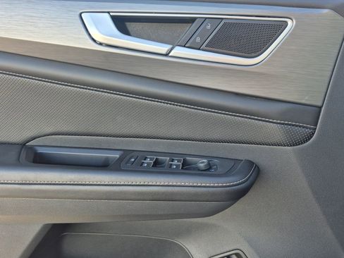 Used 2024 Volkswagen Atlas Cross Sport SE image 6