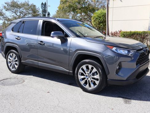 Used 2020 Toyota RAV4 XLE Premium image 13