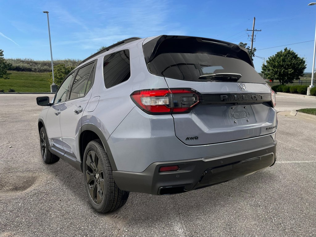 New 2026 Honda Pilot Black Edition image 4