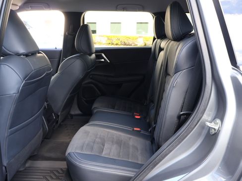 Used 2024 Mitsubishi Outlander SE image 17