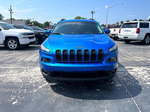 Used 2018 Jeep Cherokee Latitude w/ Altitude Package image 8