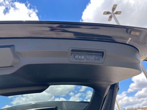 Used 2022 Ford Explorer XLT w/ Equipment Group 202A AWD/4WD image 34