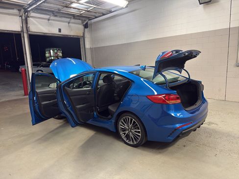 Used 2017 Hyundai Elantra Sport FWD image 12