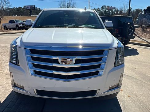 Used 2020 Cadillac Escalade Premium Luxury image 3