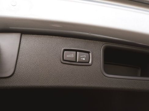 Used 2025 Porsche Macan image 37