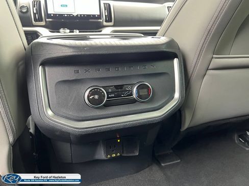 Used 2025 Ford Expedition Active AWD/4WD image 34
