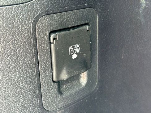 Used 2016 Toyota Land Cruiser image 16