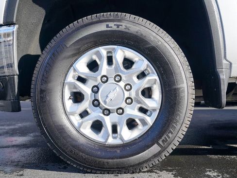 Used 2020 Chevrolet Silverado 2500 LTZ image 2