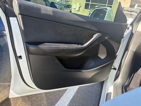 Used 2022 Tesla Model Y Long Range AWD/4WD image 13