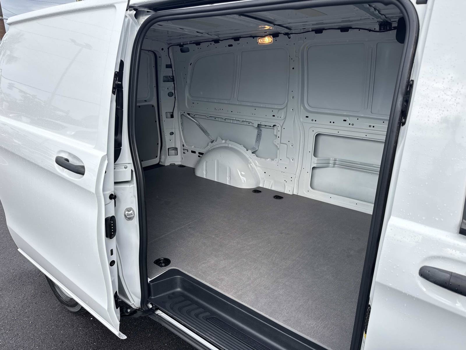 Used 2023 Mercedes-Benz Metris image 12