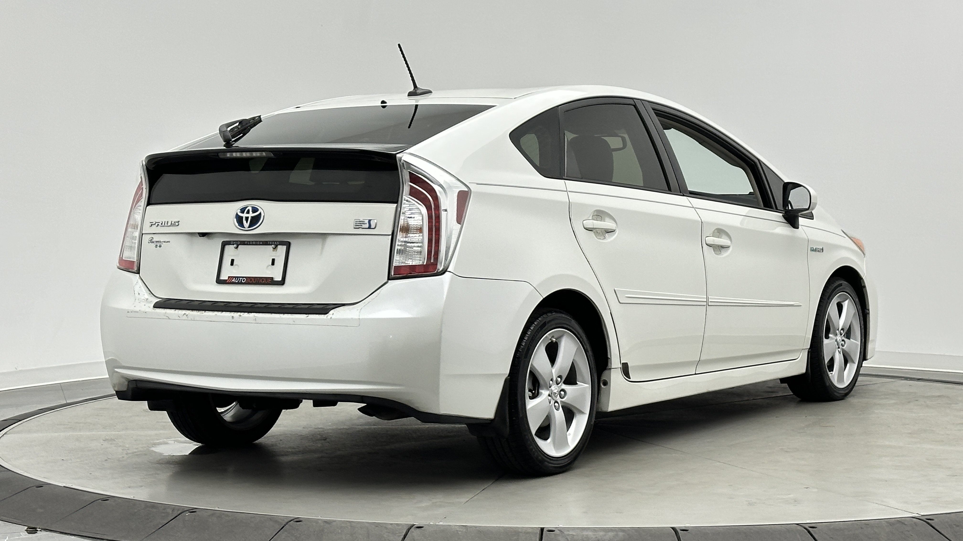 Used 2015 Toyota Prius Five w/ Advanced Technology Package FWD image 7