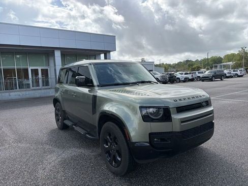 Used 2024 Land Rover Defender 110 X-Dynamic SE image 3