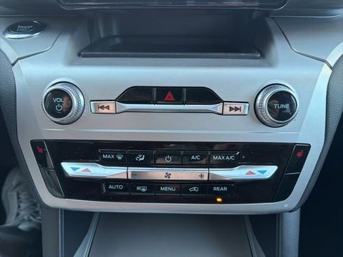 Certified 2022 Ford Explorer XLT image 32