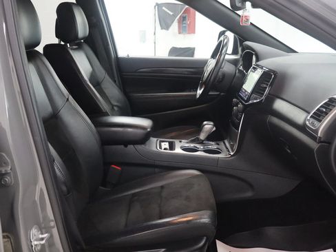 Used 2020 Jeep Grand Cherokee Altitude AWD/4WD image 19